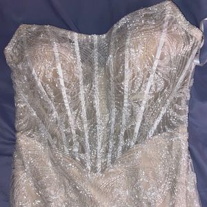 Wedding dress (subtle mermaid style)